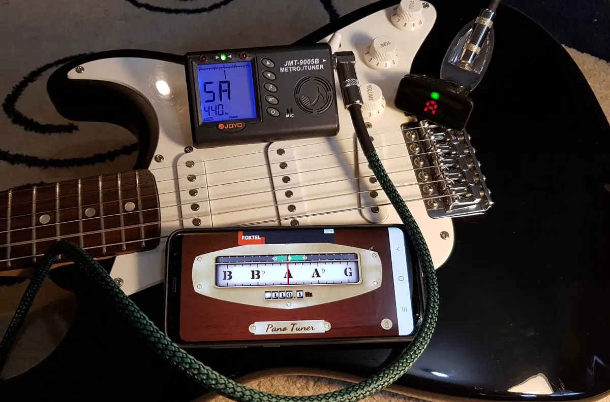 smartphone app tuner with guitar