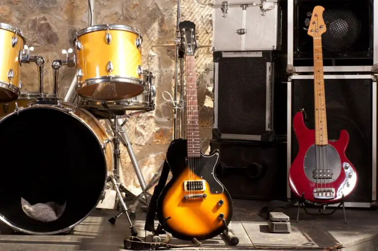Should You Learn Guitar Before Bass? (The Pros & Cons)