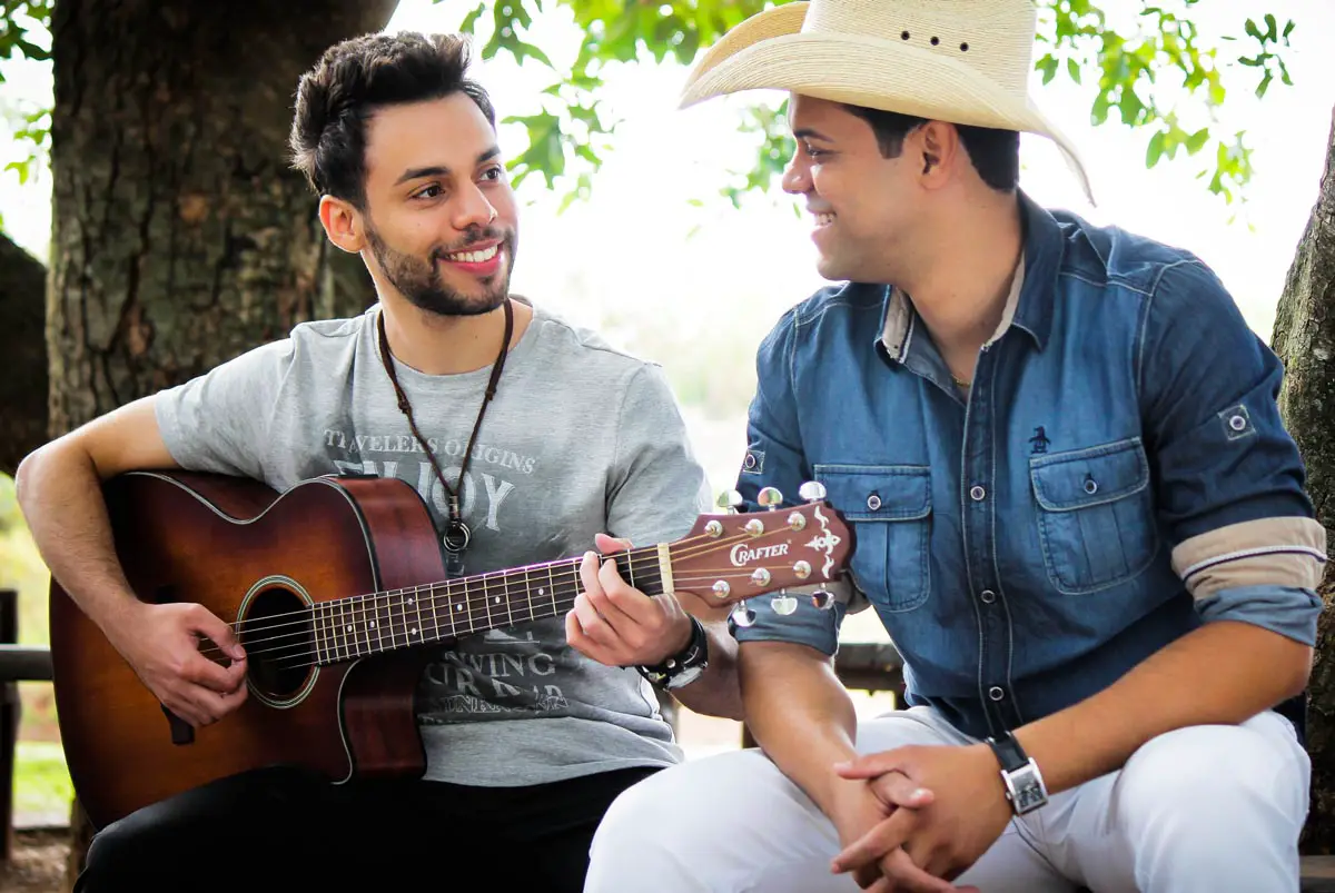 Crafter Guitar - Felipe & Fernando Lins