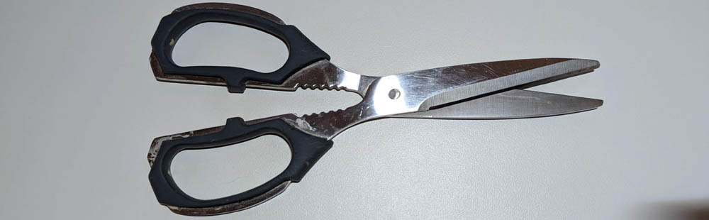 Heavy duty scissors